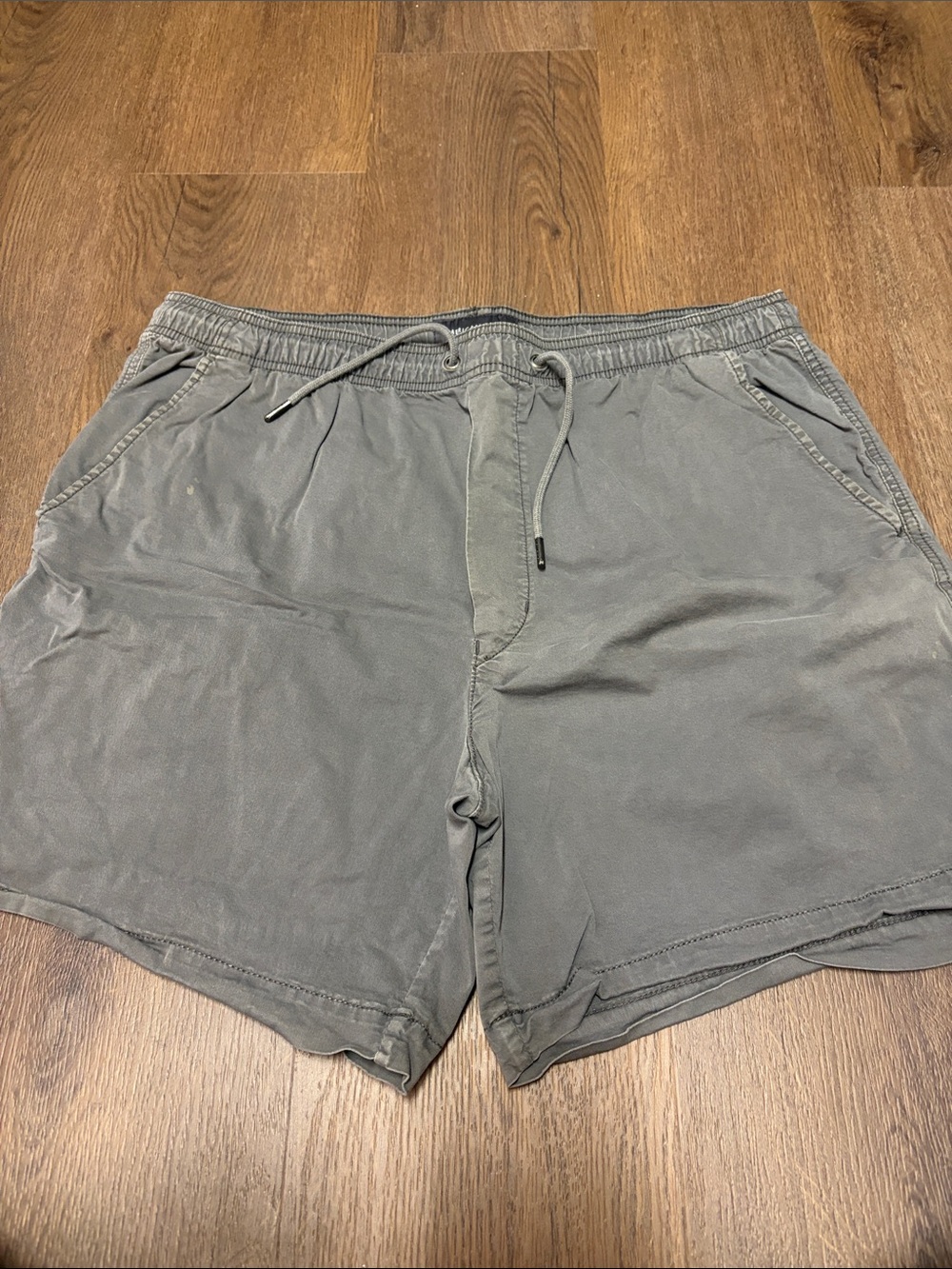 American Eagle Outfitters Men's Washed Gray Drawstring Athletic Shorts